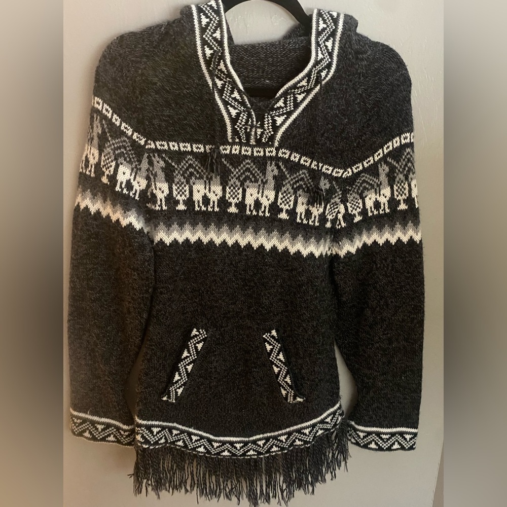 Alpaca hooded black llama sweater with fringe - Picture 1 of 9